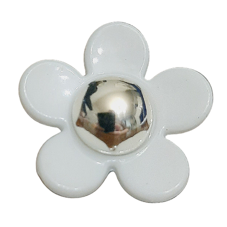 Guzik 25 mm x 25 mm kwiatek kolor biało złoty (1)